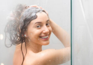 Read more about the article CUIDADOS COM OS CABELOS DURANTE O INVERNO