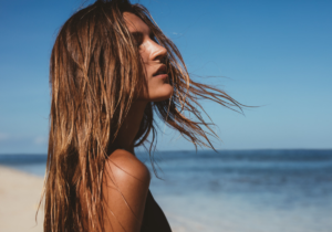 Read more about the article COMO CUIDAR DO CABELO NAS FÉRIAS