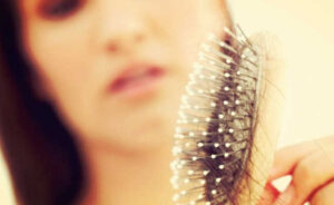 Read more about the article Queda constante de cabelo, quando devo me preocupar?